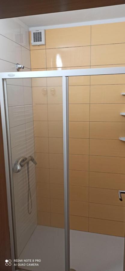 Na Vrtu K25 Hotel Gradac Kültér fotó